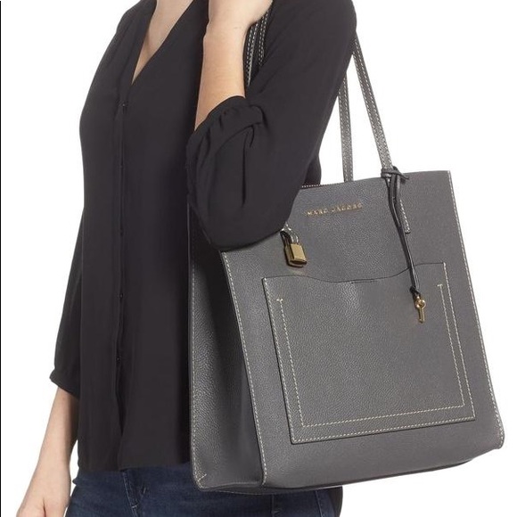 Marc Jacobs Handbags - Marc Jacobs medium grind tote bag
